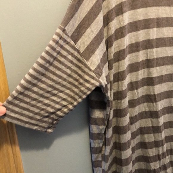 Lularoe Irma size small grey stripped high low quarter sleeve top - Picture 2 of 7